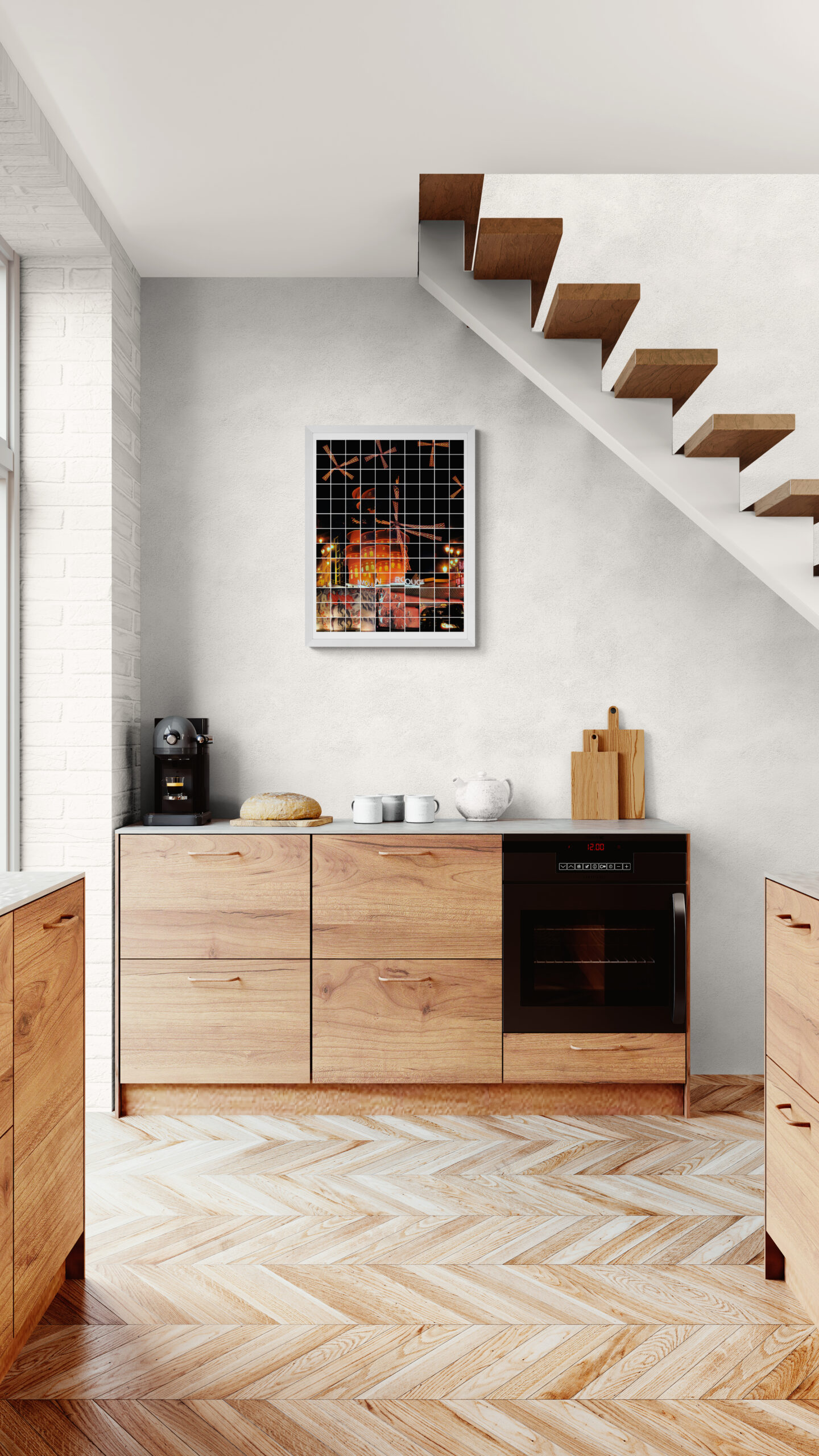 Tirage photographique du Moulin Rouge, photocollage original de Johanna Pernot, accroché dans un loft avec escalier