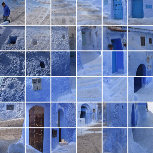 Tirage photographique des rues bleues de Chefchaouen, la ville touristique au Nord du Maroc, avec portes, escaliers, murs peints à la chaux, photocollage carré de Johanna Pernot